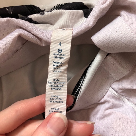 Lululemon aria tank in brisk bloom black/white - Picture 3 of 13